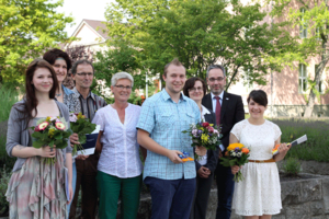 Die erfolgreichen Auszubildenden der Universität Erfurt 2014 mit ihren Ausbildern und dem Kanzler nach der feierlichen Zeugnisübergabe.