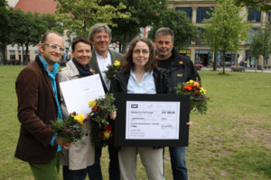 Die Vertreter der Uni Erfurt für das Innovationsnetzwerk BNE nahmen stolz den Erfurter Zukunftspreis 2014 entgegen.
