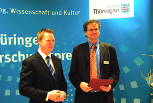 Übergabe des Thüringer Forschungspreises 2013 an Prof. Dr. Martin Mulsow. Links im Bild: Minister Christoph Matschie.