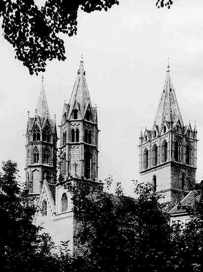 Liebfrauenkirche mit Glockenturm von 1881